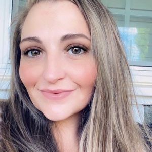 Meet your Posher, Holly